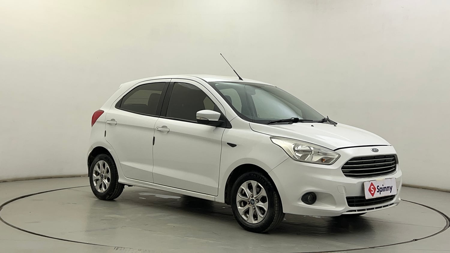 Used 2018 Ford Figo Titanium 1.2 Ti-VCT Petrol Manual exterior RIGHT FRONT CORNER VIEW