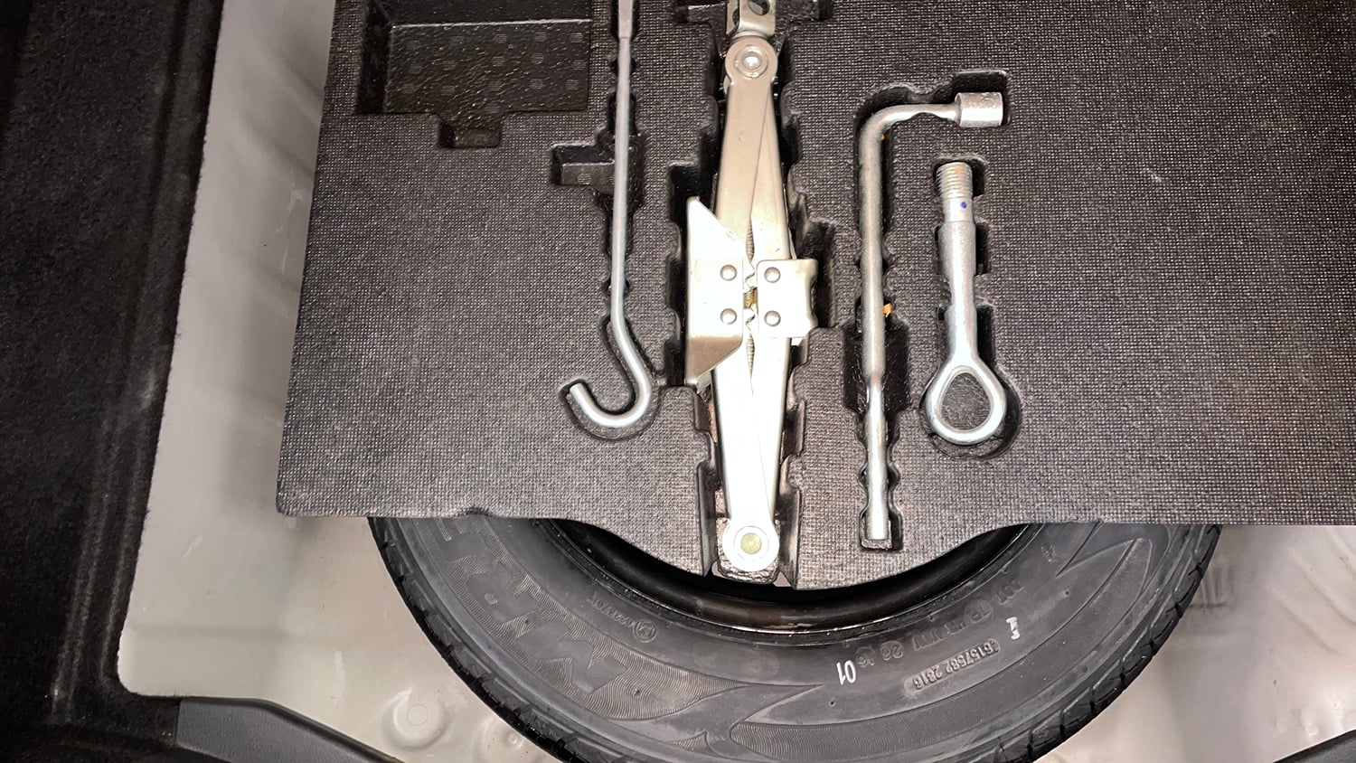 Used 2016 Honda Jazz V Petrol Petrol Manual tyres SPARE TYRE VIEW