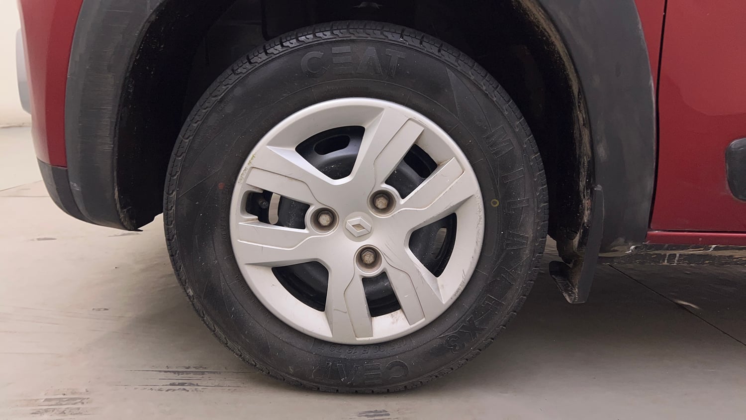 Used 2016 Renault Kwid RXT Petrol Manual tyres LEFT FRONT TYRE RIM VIEW