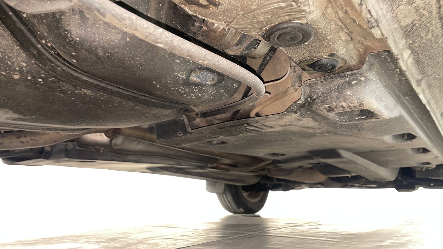 Used 2015 Volkswagen Vento Highline Petrol Petrol Manual extra REAR RIGHT UNDERBODY VIEW