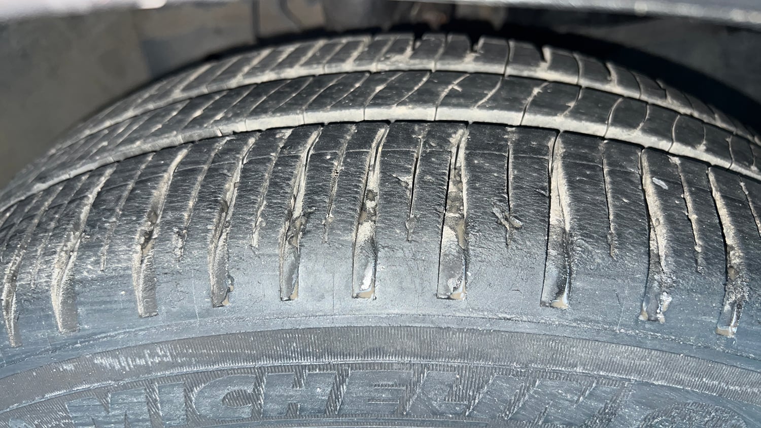 Used 2015 Honda City VX CVT Petrol Automatic tyres RIGHT FRONT TYRE TREAD VIEW