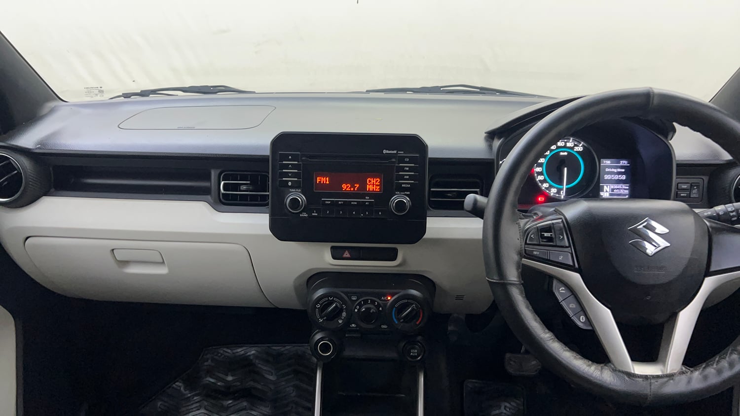 Used 2017 Maruti Suzuki Ignis Zeta 1.2 AMT Petrol Automatic interior MUSIC SYSTEM & AC CONTROL VIEW
