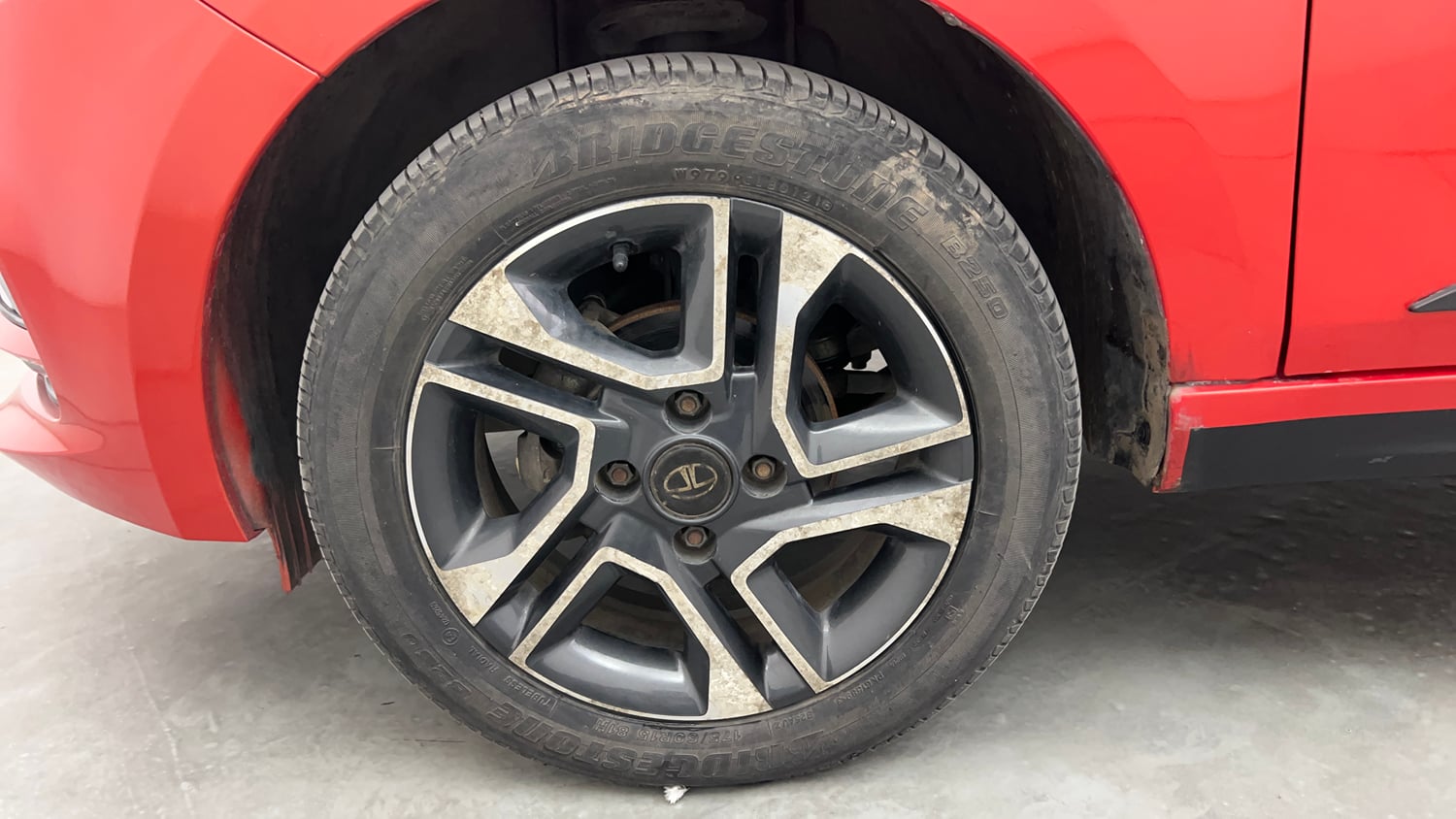 Used 2021 Tata Tiago XZ Plus Petrol Manual tyres LEFT FRONT TYRE RIM VIEW