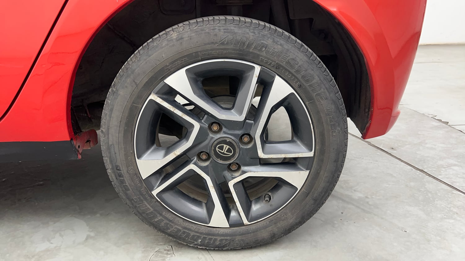 Used 2021 Tata Tiago XZ Plus Petrol Manual tyres LEFT REAR TYRE RIM VIEW