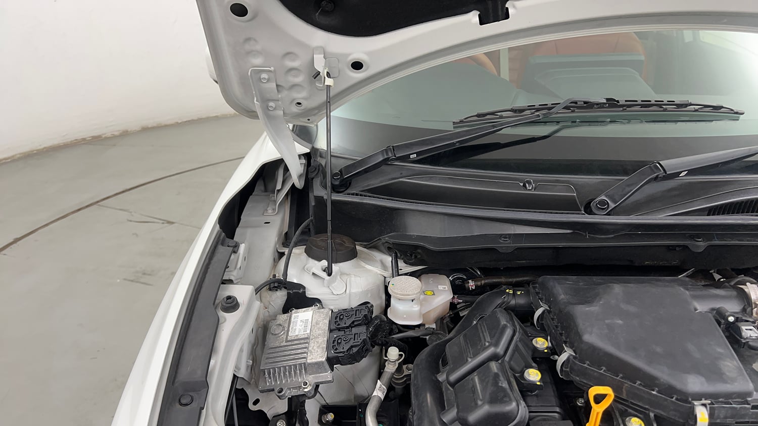 Used 2025 Maruti Suzuki Dzire VXi CNG Cng Manual engine ENGINE RIGHT SIDE HINGE & APRON VIEW