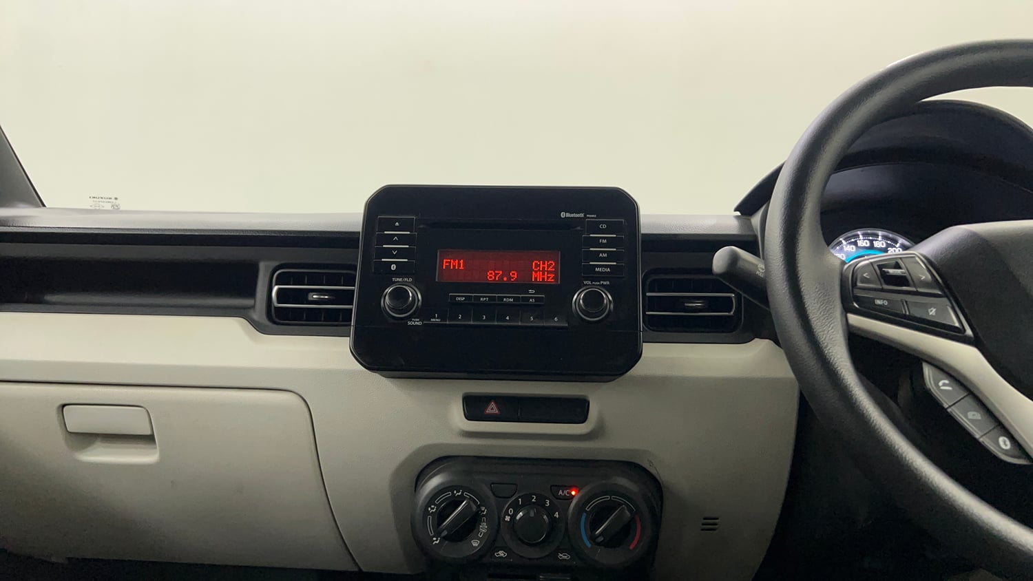 Used 2017 Maruti Suzuki Ignis Delta 1.2 MT Petrol Manual interior MUSIC SYSTEM & AC CONTROL VIEW