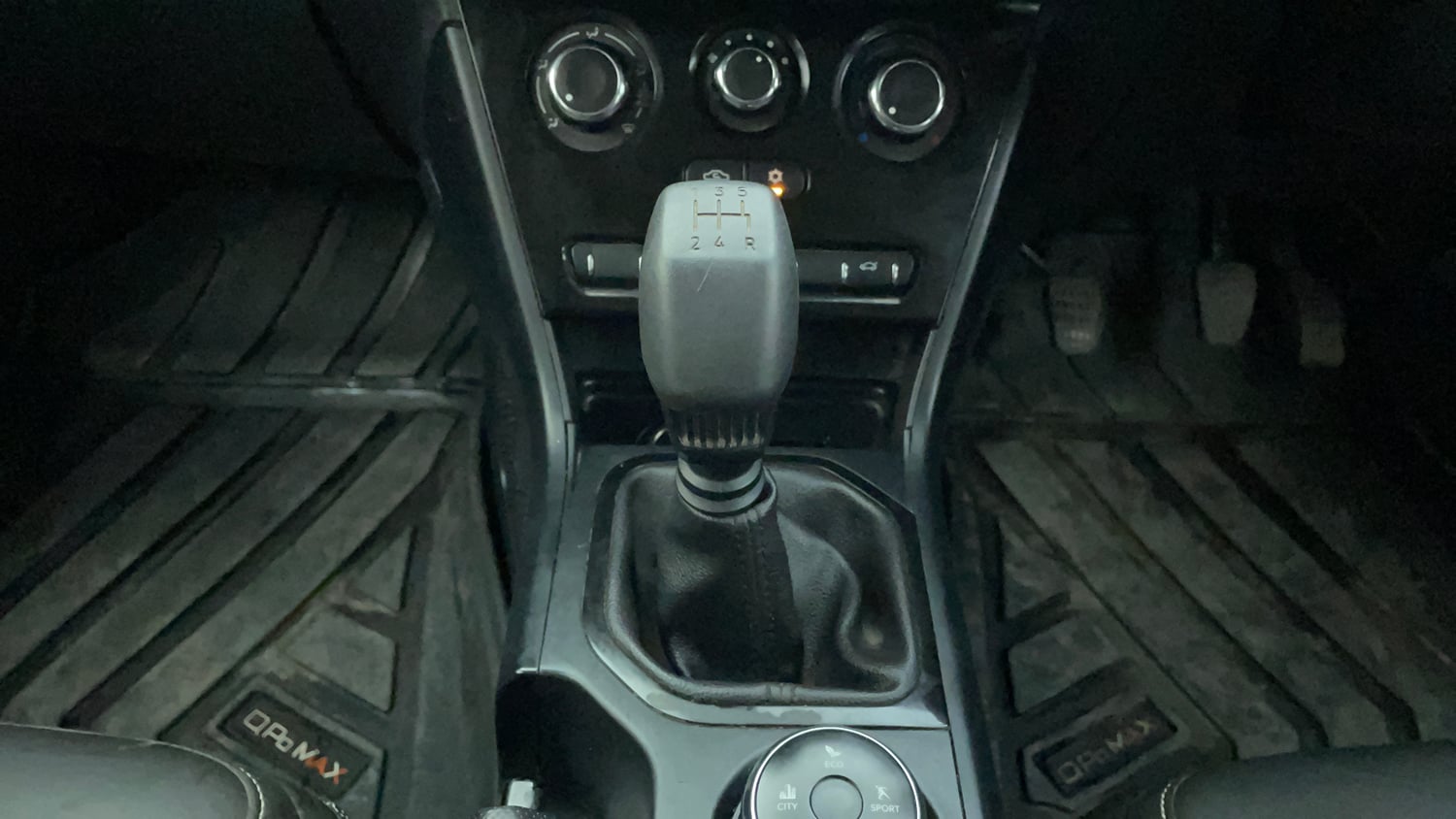 Used 2024 Tata Nexon Smart 1.2 Revotron Petrol 5MT Petrol Manual interior GEAR  KNOB VIEW