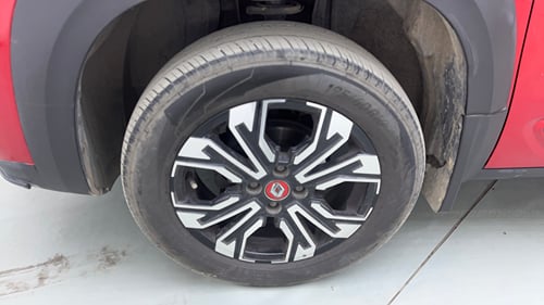 Used 2023 Renault Kiger RXZ Turbo MT Dual Tone Petrol Manual tyres LEFT FRONT TYRE RIM VIEW