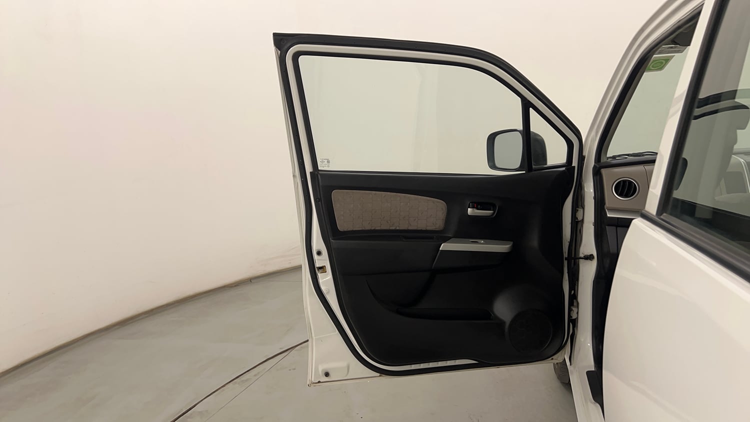 Used 2014 Maruti Suzuki Wagon R VXI Petrol Manual interior LEFT FRONT DOOR OPEN VIEW