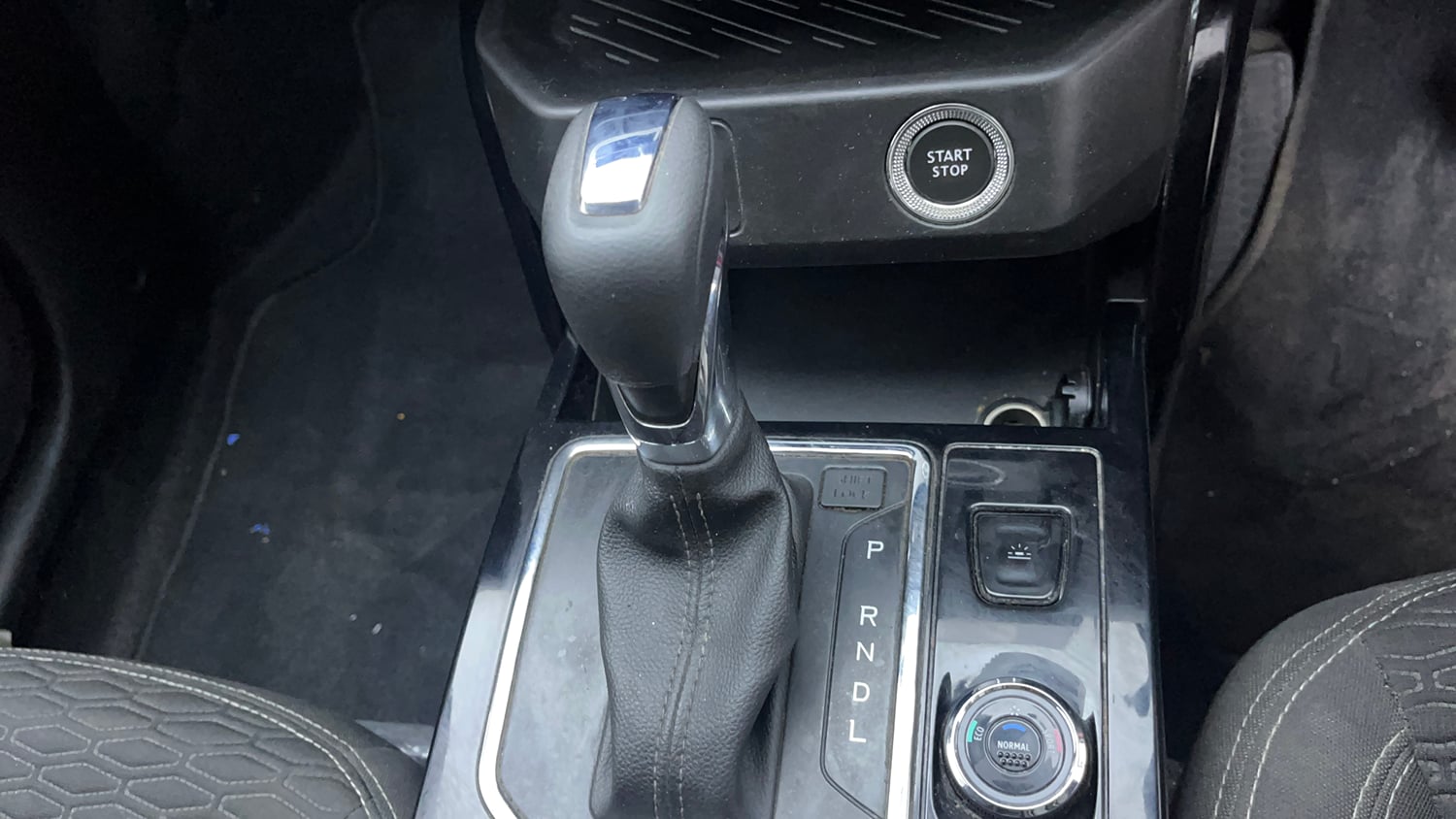 Used 2022 Renault Kiger RXZ Turbo CVT Petrol Automatic interior GEAR  KNOB VIEW