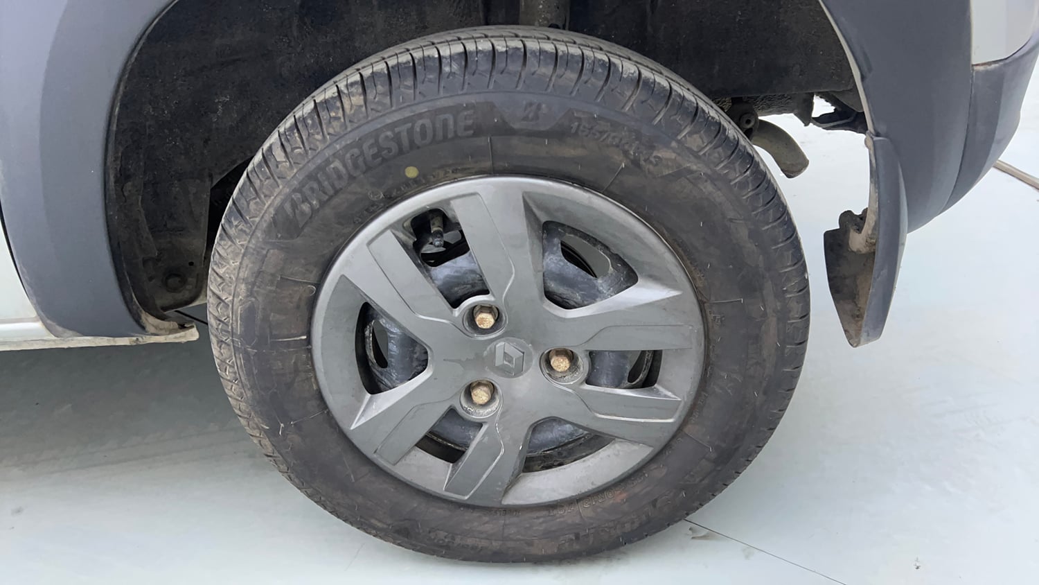 Used 2019 Renault Kwid 1.0 RXT AMT Opt Petrol Automatic tyres LEFT REAR TYRE RIM VIEW