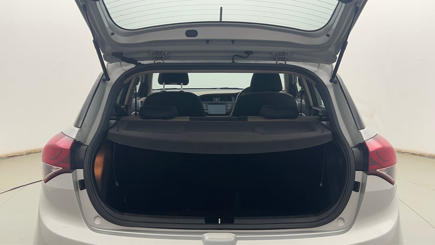 Used 2017 Hyundai Elite i20 Asta 1.2 (O) Petrol Manual interior DICKY INSIDE VIEW