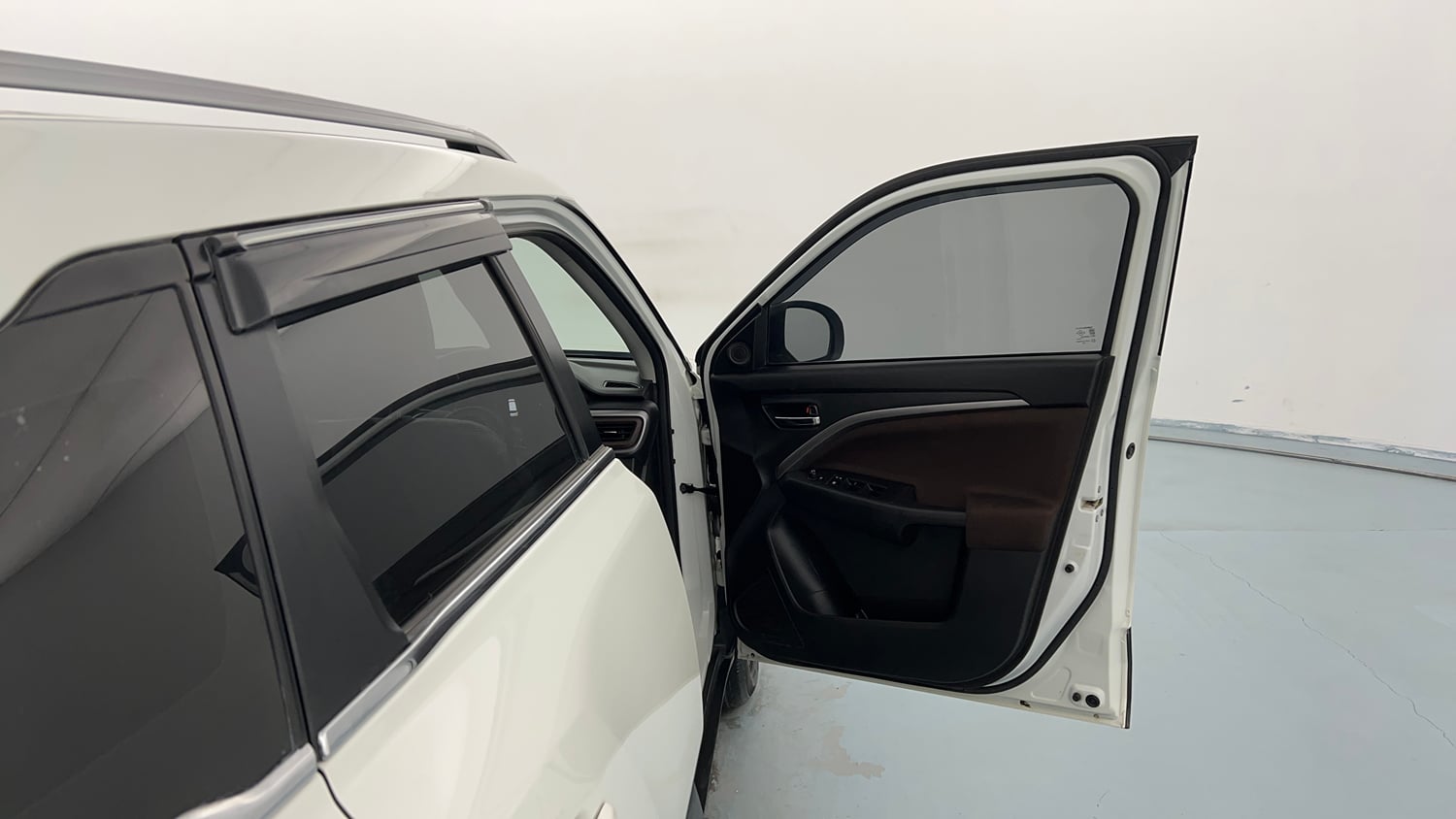 Used 2023 Maruti Suzuki Brezza ZXi Petrol Manual interior RIGHT FRONT DOOR OPEN VIEW