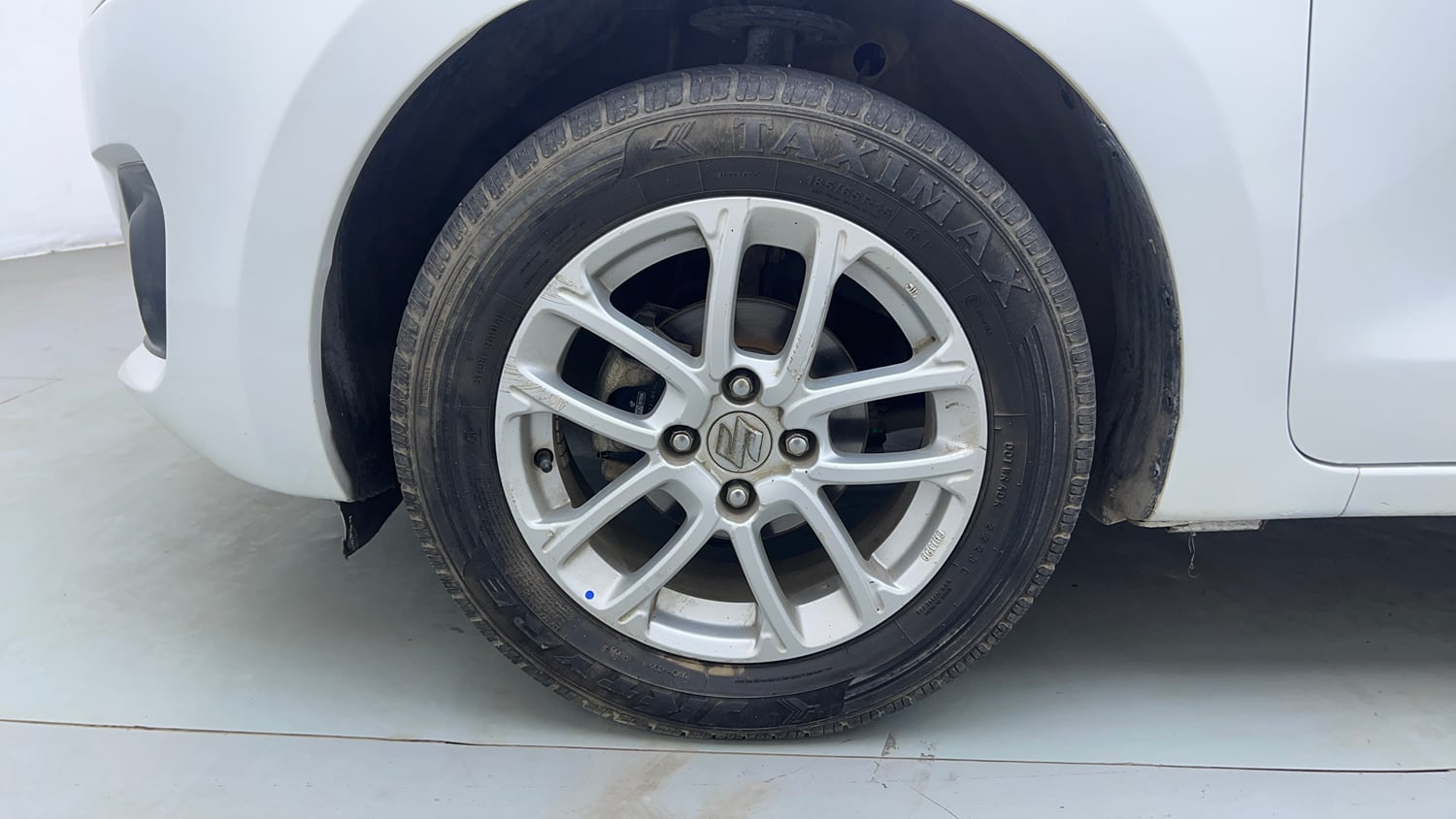 Used 2018 Maruti Suzuki Swift ZXi AMT Petrol Automatic tyres LEFT FRONT TYRE RIM VIEW