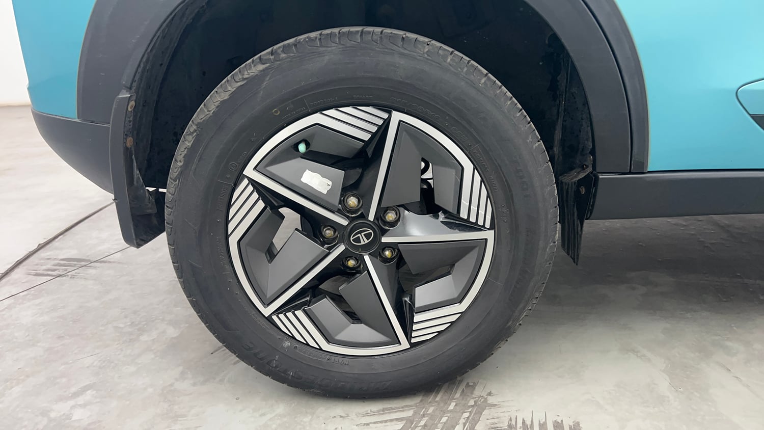 Used 2024 Tata Nexon Creative Plus 1.2 Revotron Petrol 7DCA Petrol Automatic tyres RIGHT REAR TYRE RIM VIEW