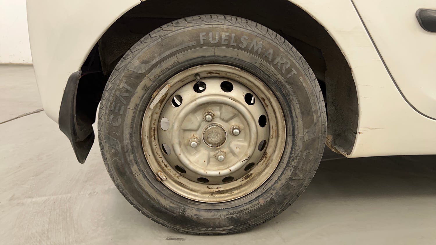 Used 2016 Hyundai Eon D-Lite + Petrol Manual tyres RIGHT REAR TYRE RIM VIEW