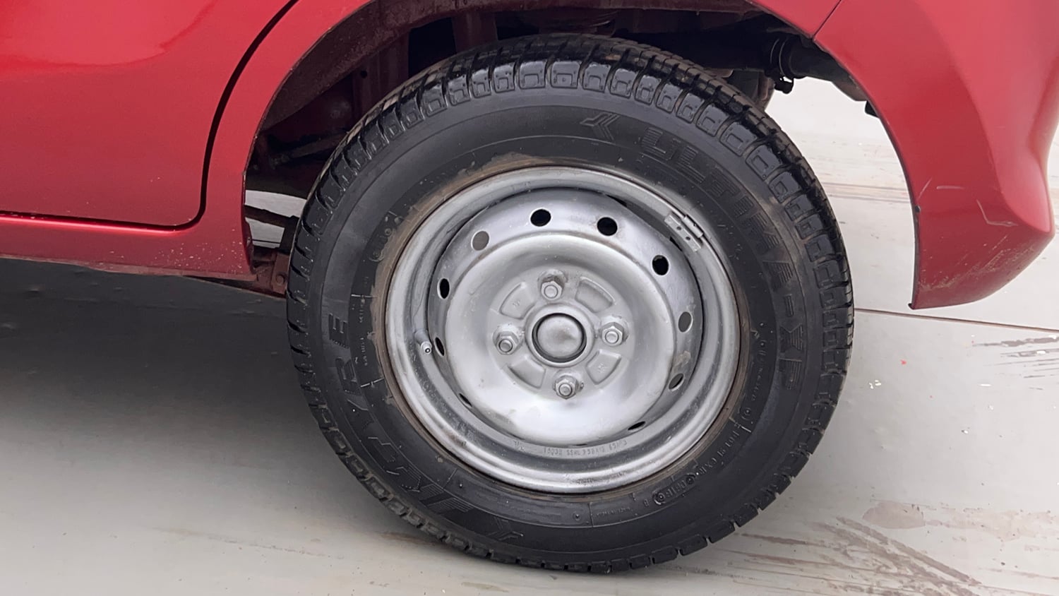 Used 2016 Maruti Suzuki Alto 800 Lxi Petrol Manual tyres LEFT REAR TYRE RIM VIEW