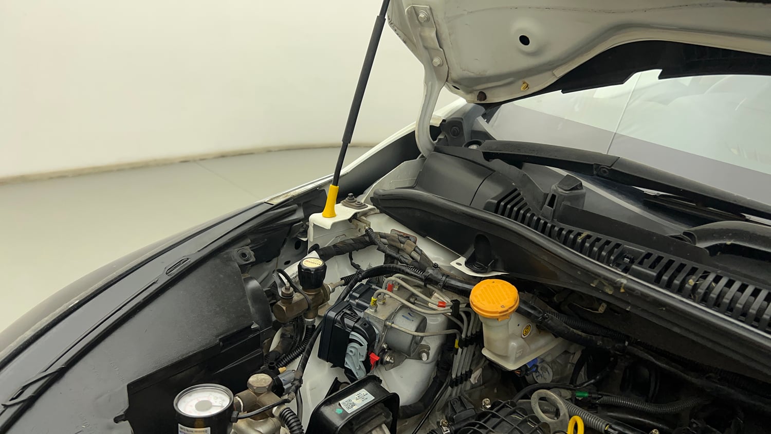 Used 2022 Tata Altroz XZ Plus Petrol+CNG (Outside Fitted) Cng Manual engine ENGINE RIGHT SIDE HINGE & APRON VIEW