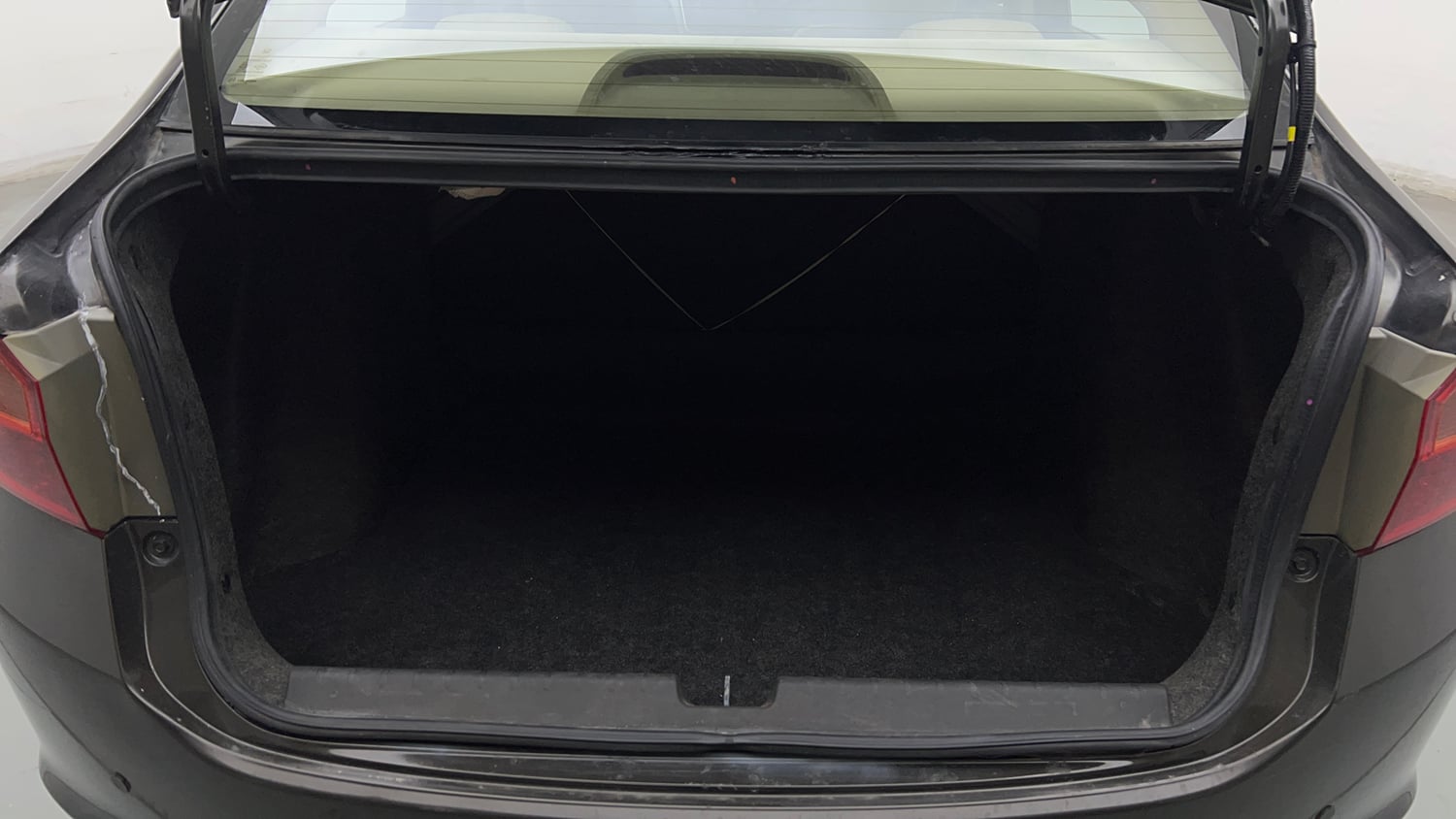 Used 2015 Honda City VX CVT Petrol Automatic interior DICKY INSIDE VIEW