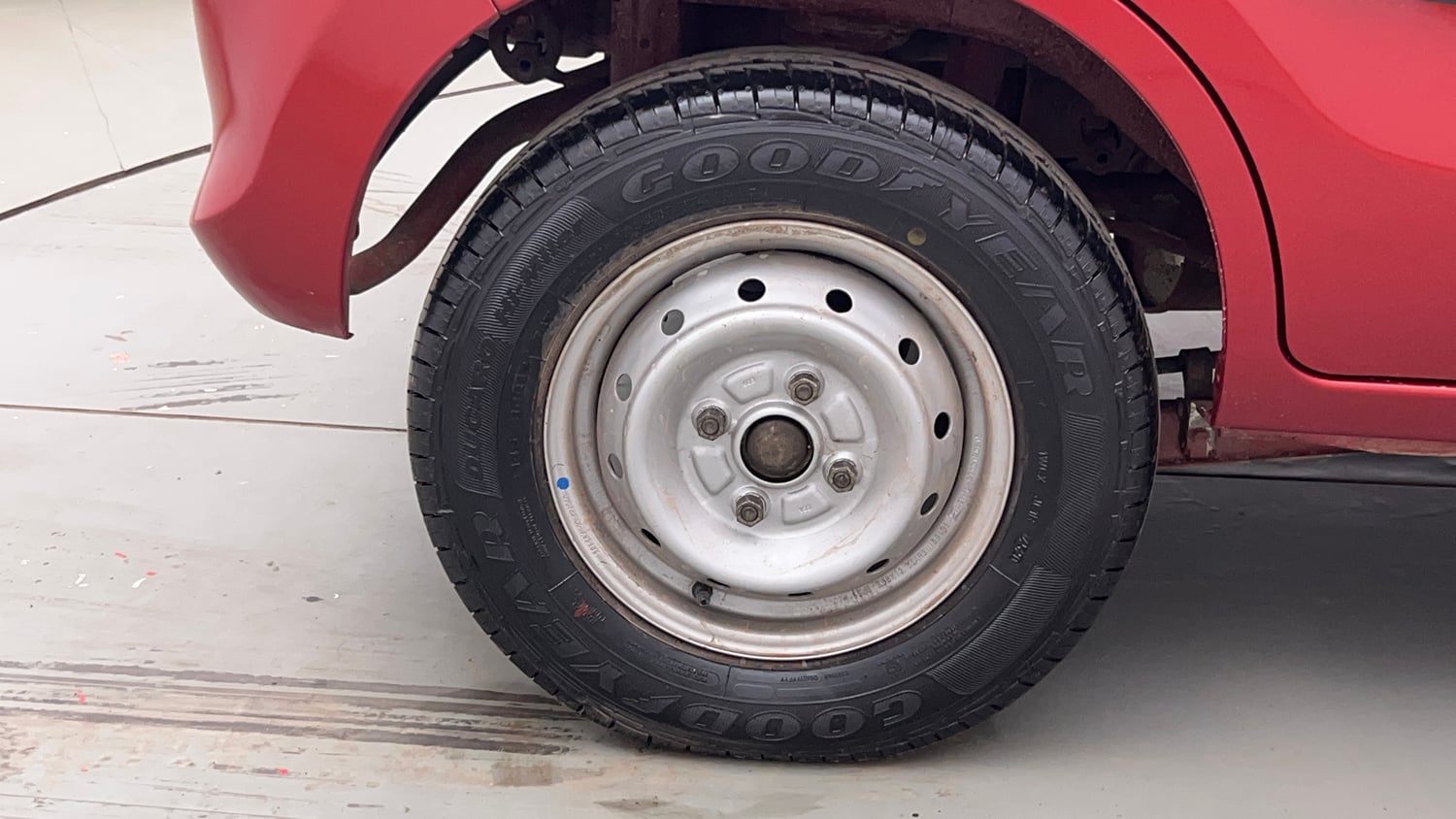Used 2016 Maruti Suzuki Alto 800 Lxi Petrol Manual tyres RIGHT REAR TYRE RIM VIEW