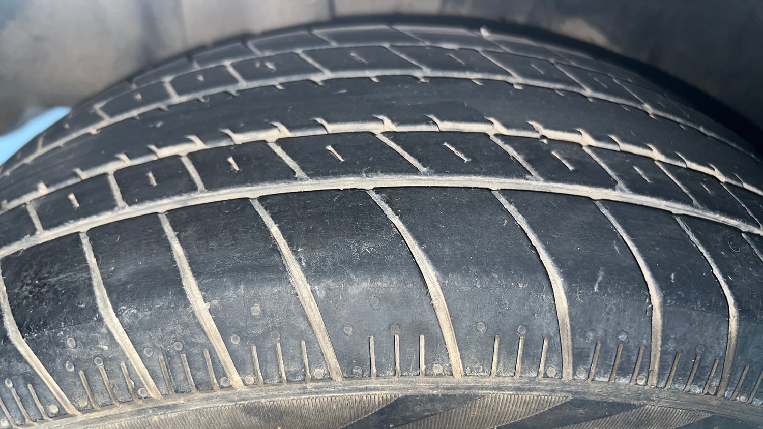 Used 2018 Maruti Suzuki Swift ZXi AMT Petrol Automatic tyres RIGHT REAR TYRE TREAD VIEW