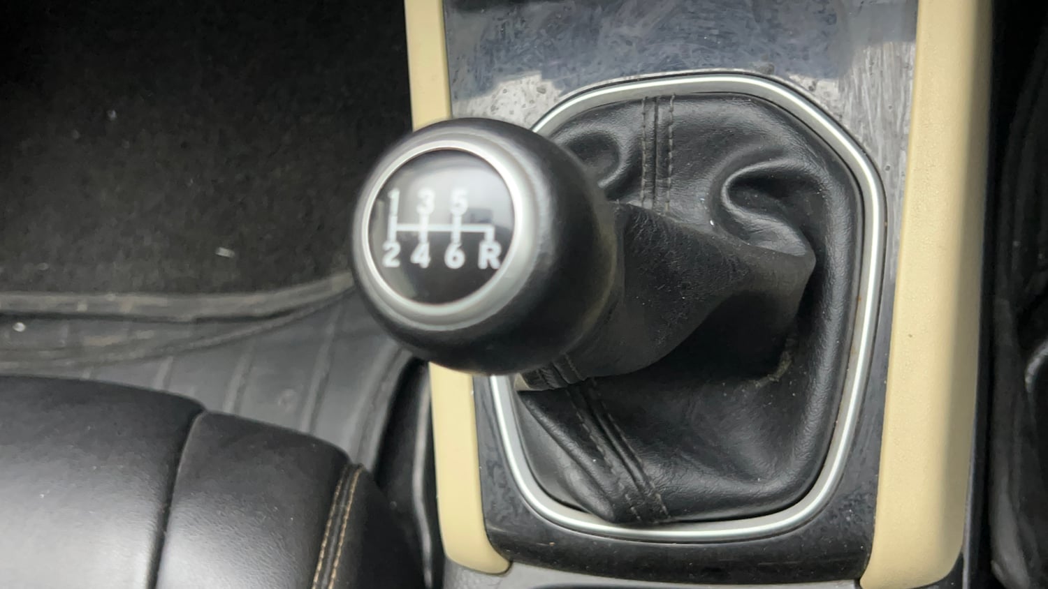 Used 2022 Honda City V Petrol Petrol Manual interior GEAR  KNOB VIEW