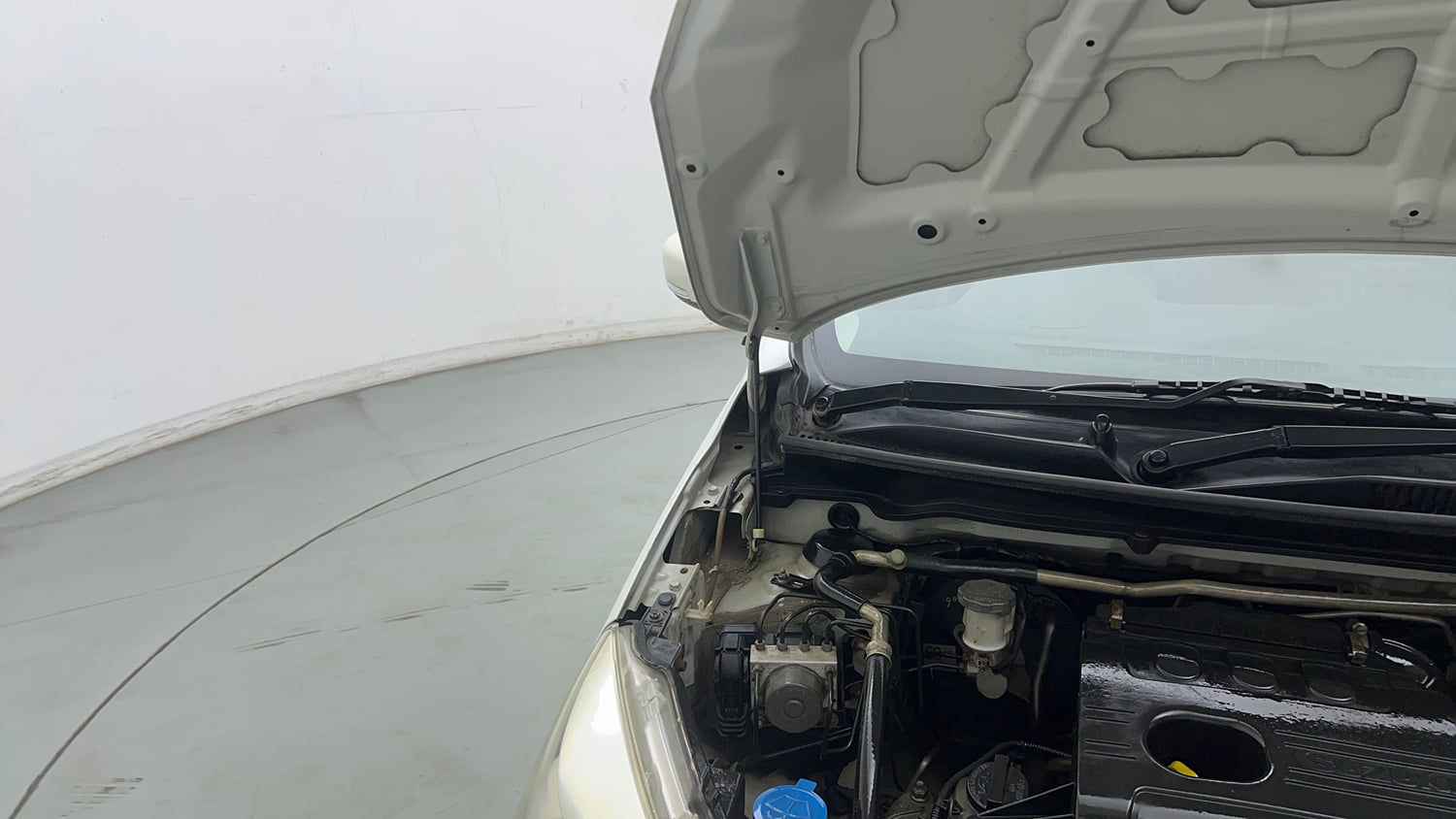 Used 2018 Maruti Suzuki Celerio ZXi (O) AMT Petrol Automatic engine ENGINE RIGHT SIDE HINGE & APRON VIEW