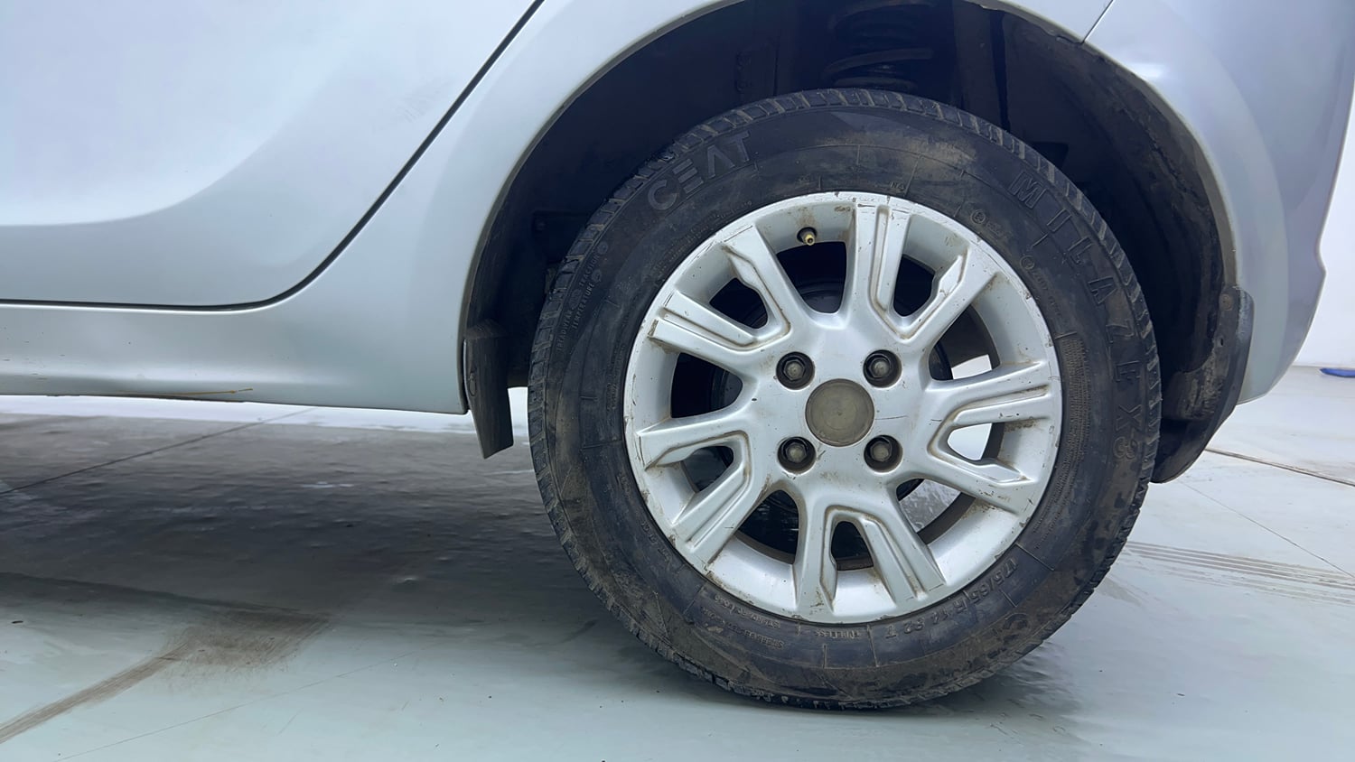 Used 2018 Tata Tiago Revotron XZA Petrol Automatic tyres LEFT REAR TYRE RIM VIEW