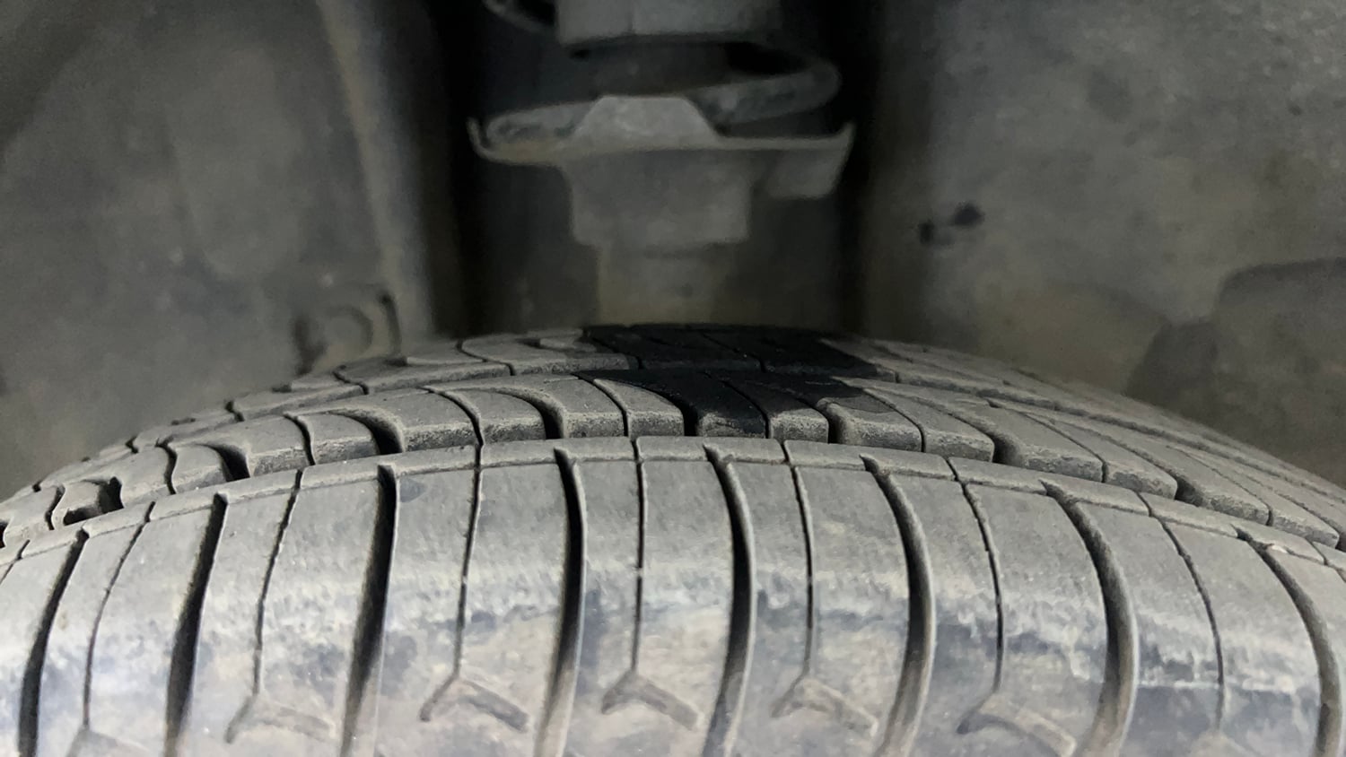 Used 2019 Renault Kwid 1.0 RXT AMT Opt Petrol Automatic tyres LEFT FRONT TYRE TREAD VIEW