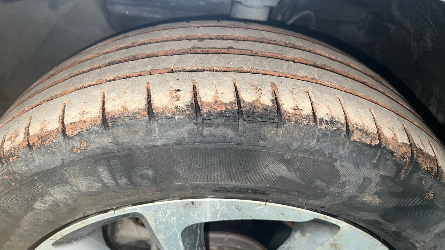 Used 2017 Hyundai Elite i20 Asta 1.2 (O) Petrol Manual tyres LEFT FRONT TYRE TREAD VIEW