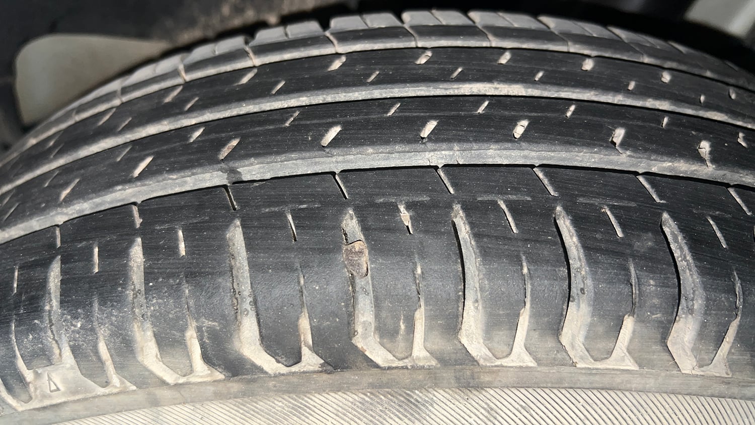 Used 2021 Maruti Suzuki Swift VXi Petrol Manual tyres LEFT REAR TYRE TREAD VIEW