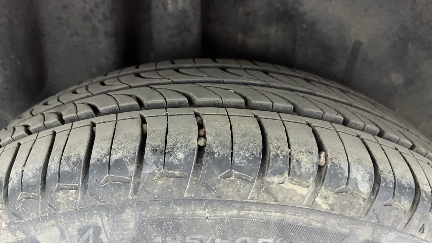 Used 2020 Volkswagen Polo Comfortline Plus 1.0L MPI Petrol Manual tyres RIGHT REAR TYRE TREAD VIEW