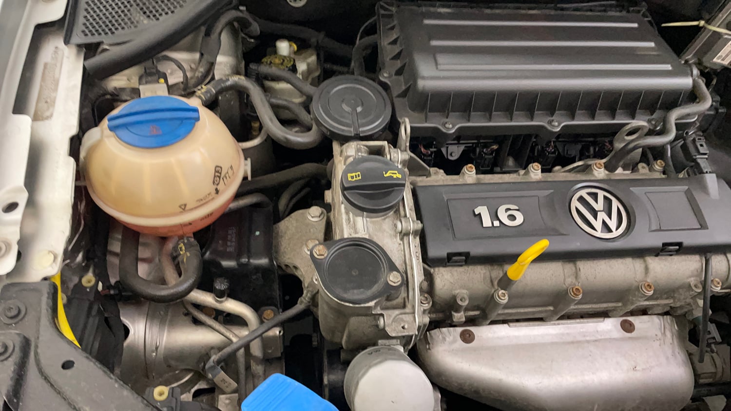 Used 2015 Volkswagen Vento Highline Petrol Petrol Manual engine ENGINE RIGHT SIDE VIEW