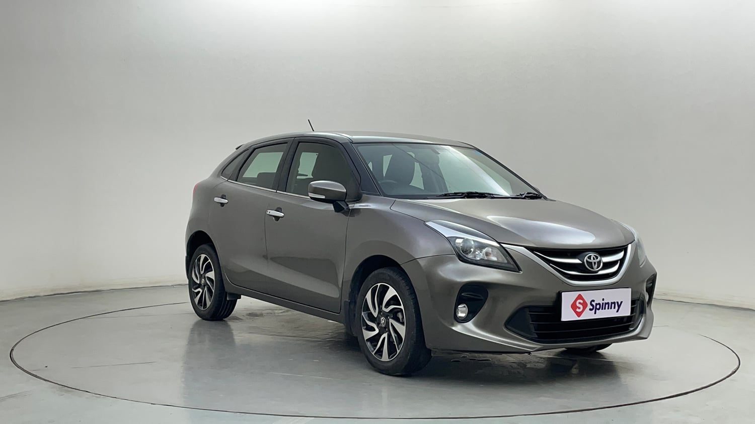 Used 2022 Toyota Glanza V CVT Petrol Automatic exterior RIGHT FRONT CORNER VIEW