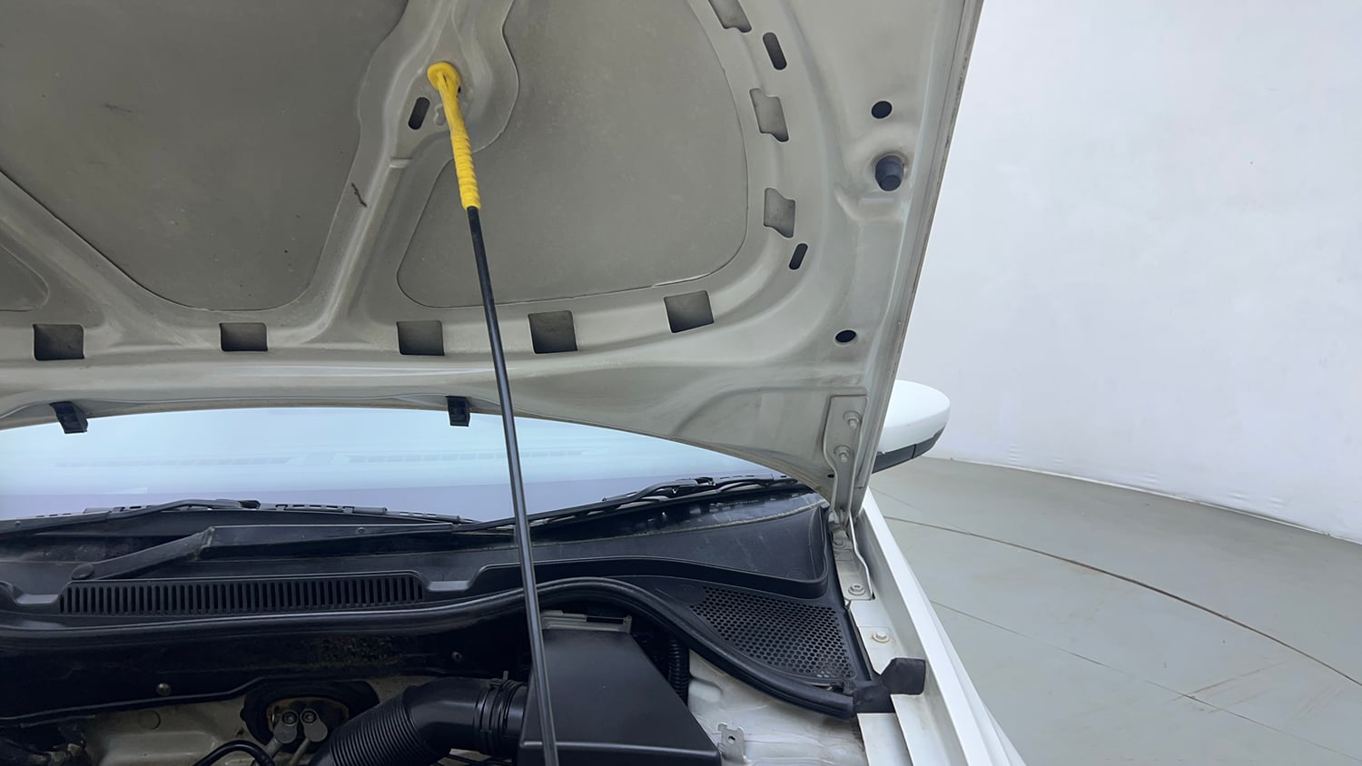 Used 2018 Volkswagen Ameo Comfortline 1.2L (P) Petrol Manual engine ENGINE LEFT SIDE HINGE & APRON VIEW