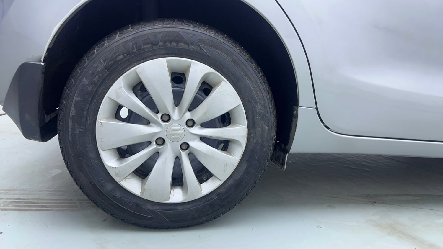 Used 2018 Maruti Suzuki Baleno Delta 1.2 AT Petrol Automatic tyres RIGHT REAR TYRE RIM VIEW