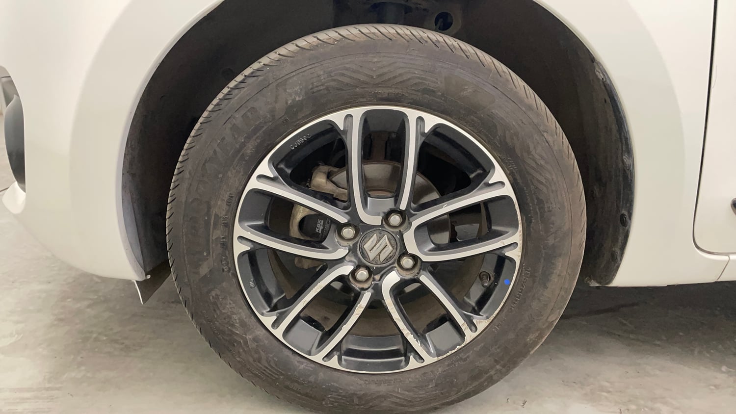 Used 2020 Maruti Suzuki Swift ZXi Plus AMT Petrol Automatic tyres LEFT FRONT TYRE RIM VIEW