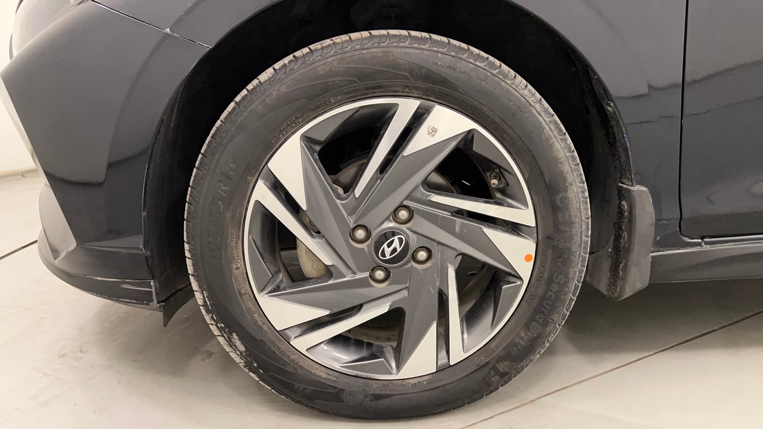 Used 2022 Hyundai New i20 Asta (O) 1.0 Turbo DCT Petrol Automatic tyres LEFT FRONT TYRE RIM VIEW