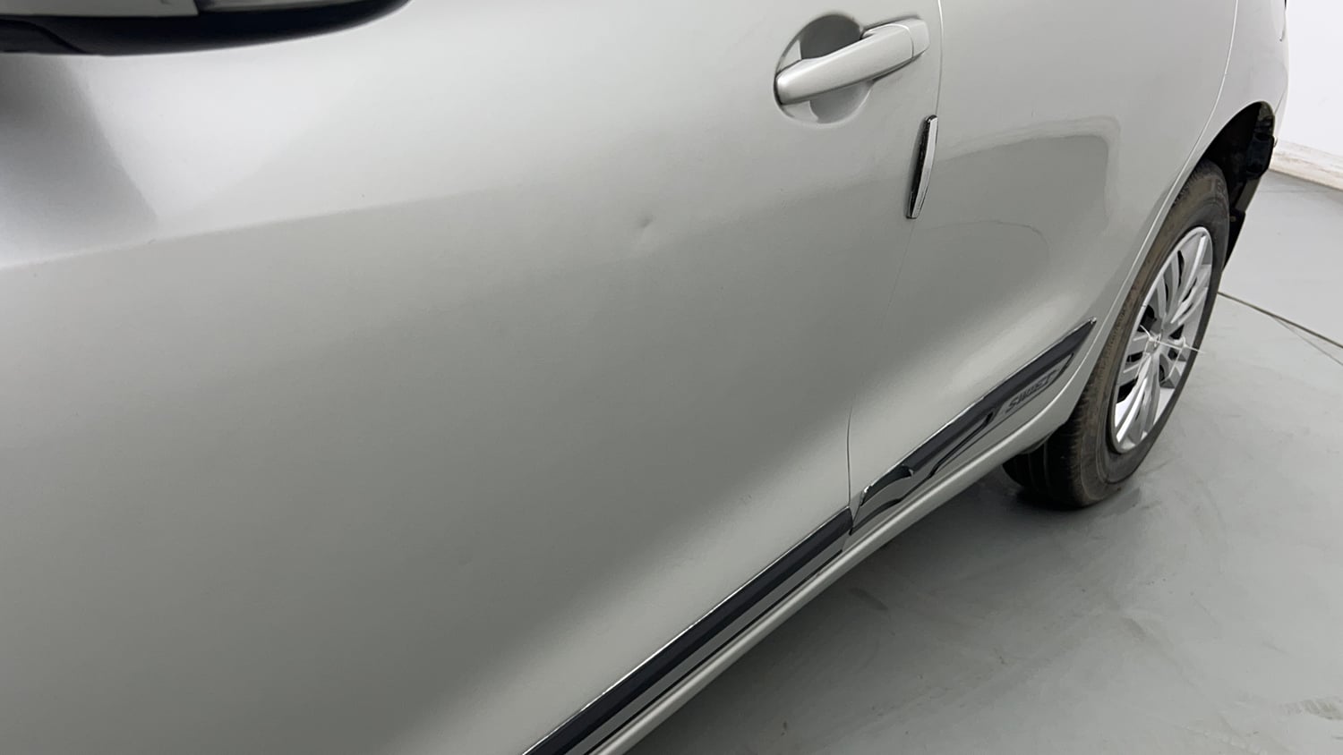 Used 2021 Maruti Suzuki Swift VXi Petrol Manual dents MINOR DENT