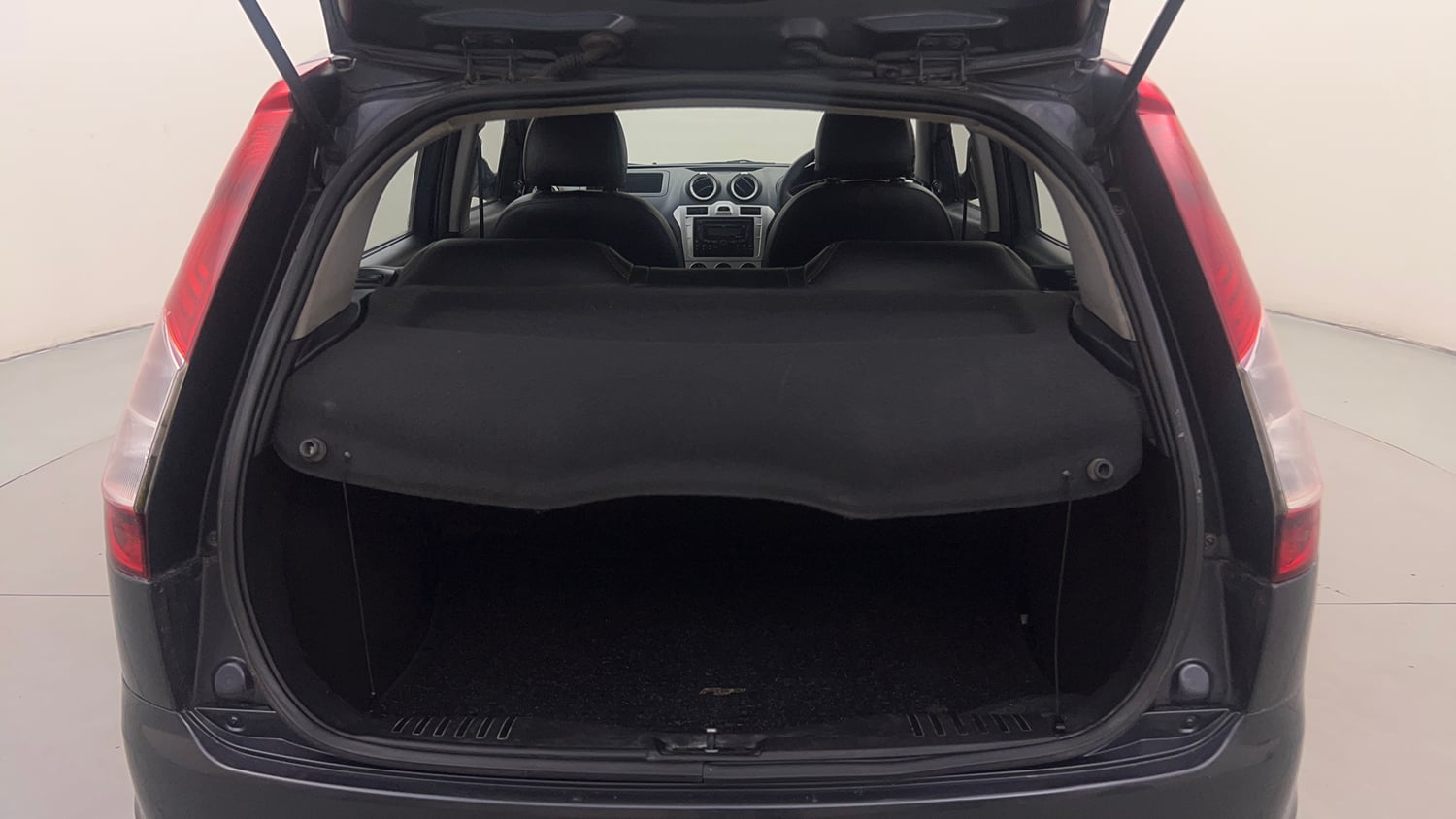 Used 2013 Ford Figo Duratorq Diesel ZXI 1.4 Diesel Manual interior DICKY INSIDE VIEW
