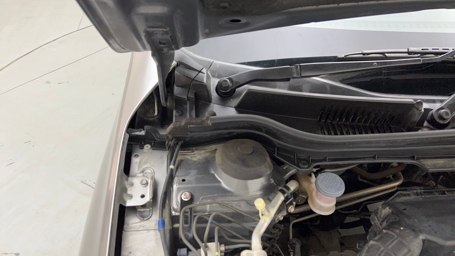 Used 2022 Toyota Urban Cruiser Premium Grade MT Petrol Manual engine ENGINE RIGHT SIDE HINGE & APRON VIEW