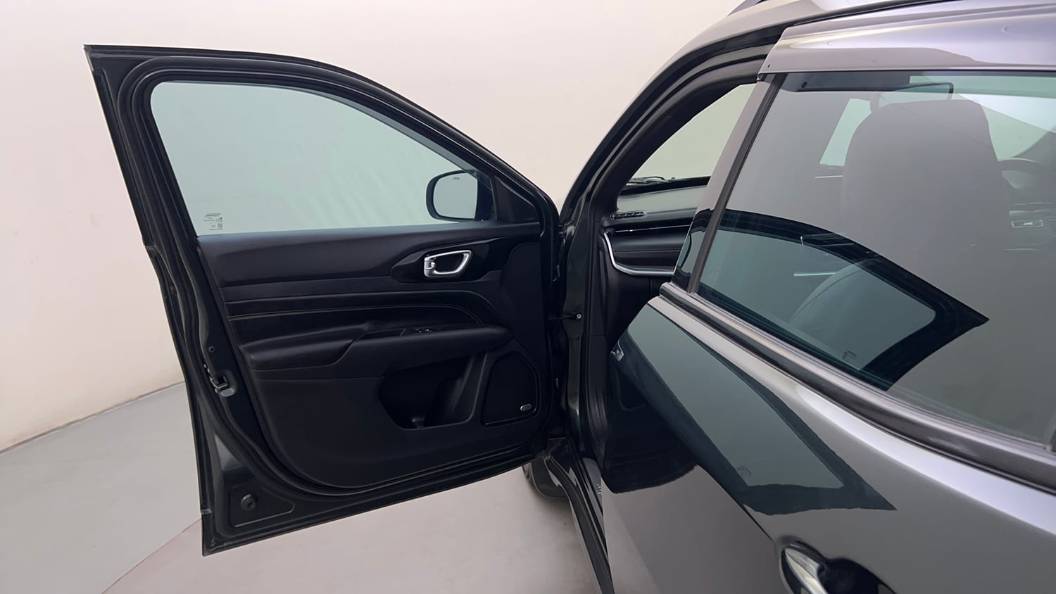 Used 2021 Jeep Compass Model S (O) 2.0 Diesel Diesel Manual interior LEFT FRONT DOOR OPEN VIEW