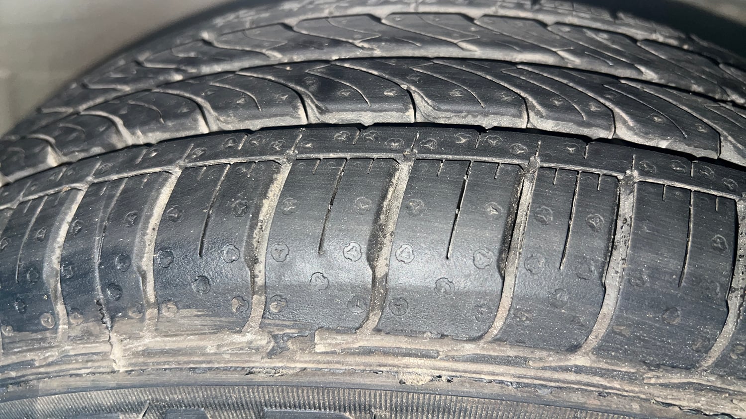 Used 2018 Maruti Suzuki Celerio ZXi (O) AMT Petrol Automatic tyres RIGHT FRONT TYRE TREAD VIEW