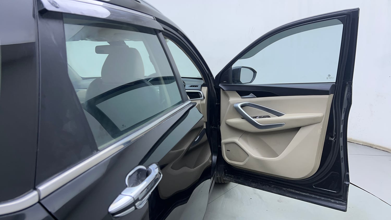 Used 2023 MG Motors Hector Sharp 2.0 Diesel Turbo MT Diesel Manual interior RIGHT FRONT DOOR OPEN VIEW