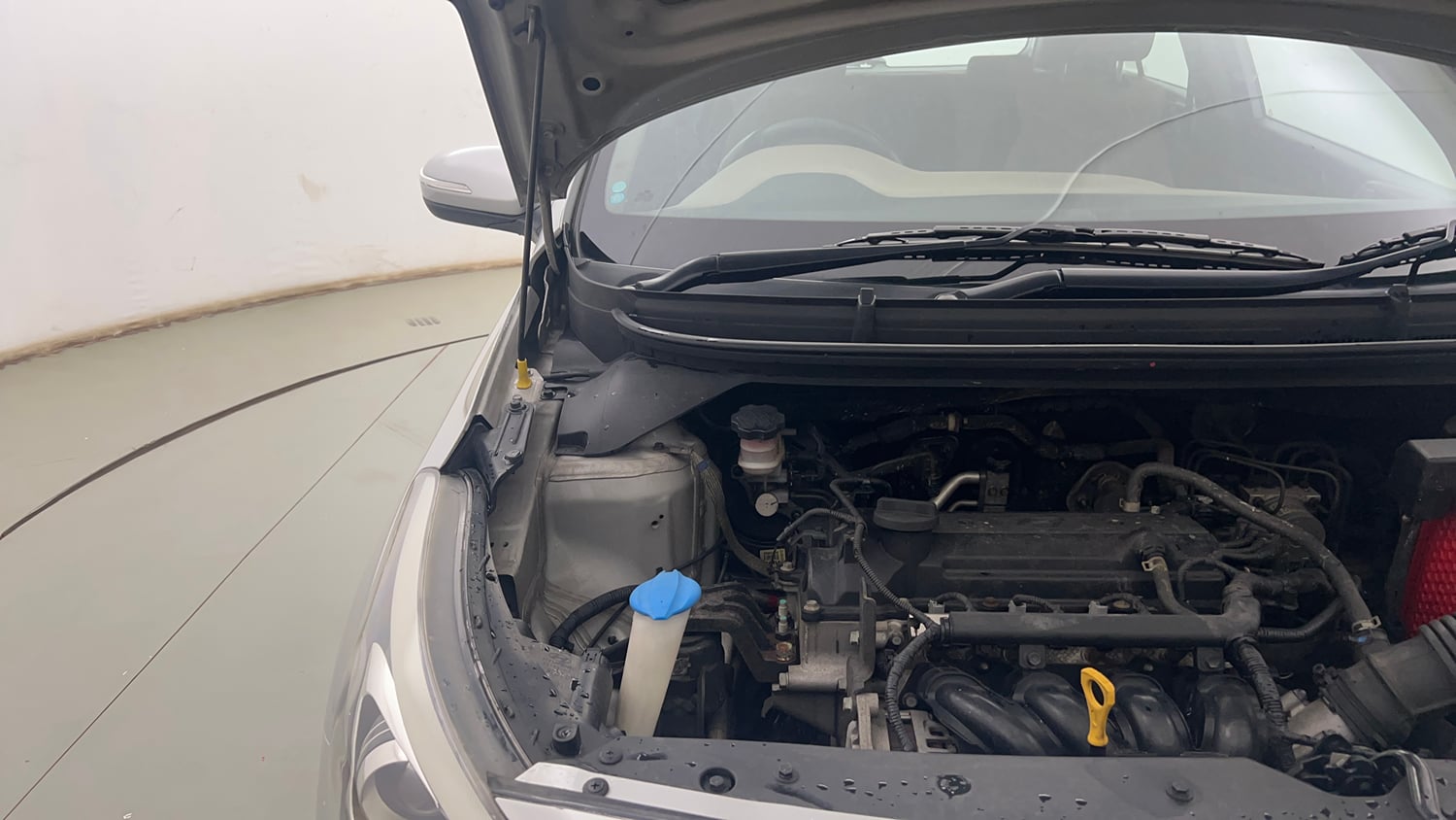 Used 2017 Hyundai Elite i20 Asta 1.2 (O) Petrol Manual engine ENGINE RIGHT SIDE HINGE & APRON VIEW