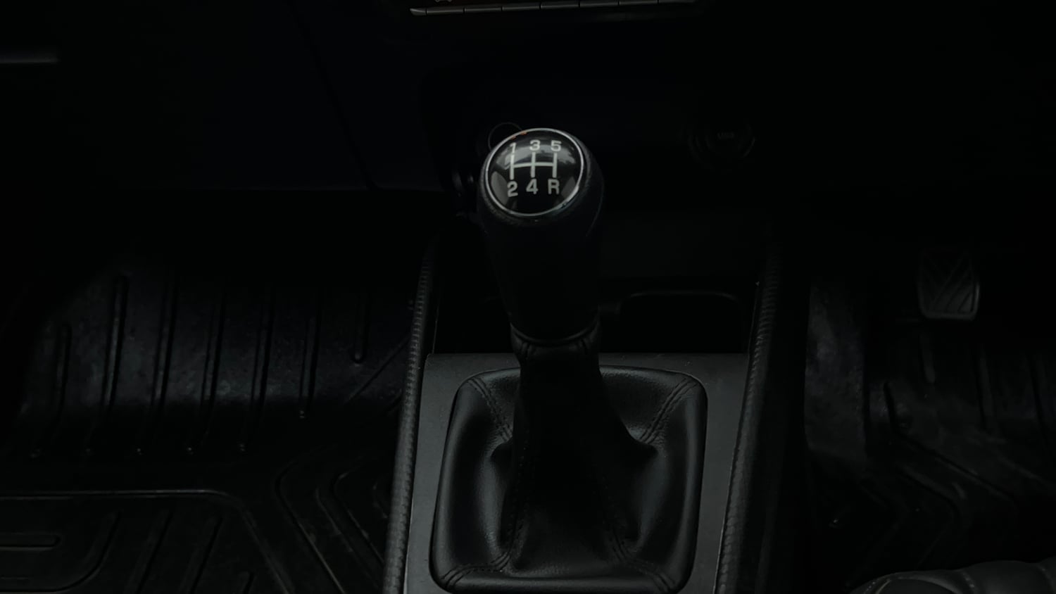 Used 2023 Maruti Suzuki Fronx Delta Plus 1.2L MT Petrol Manual interior GEAR  KNOB VIEW