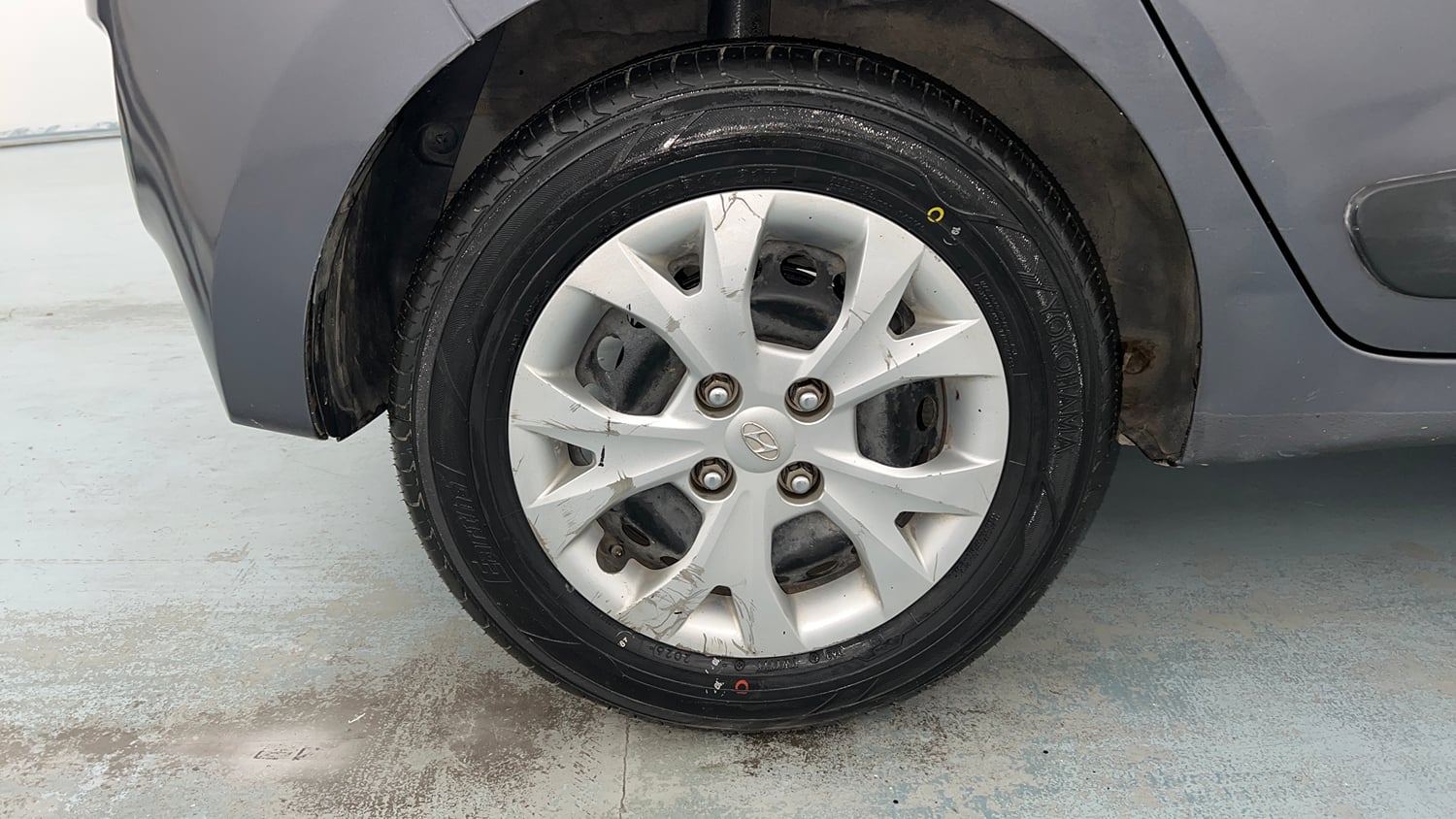 Used 2015 Hyundai Grand i10 Sportz 1.2 Kappa VTVT Petrol Manual tyres RIGHT REAR TYRE RIM VIEW