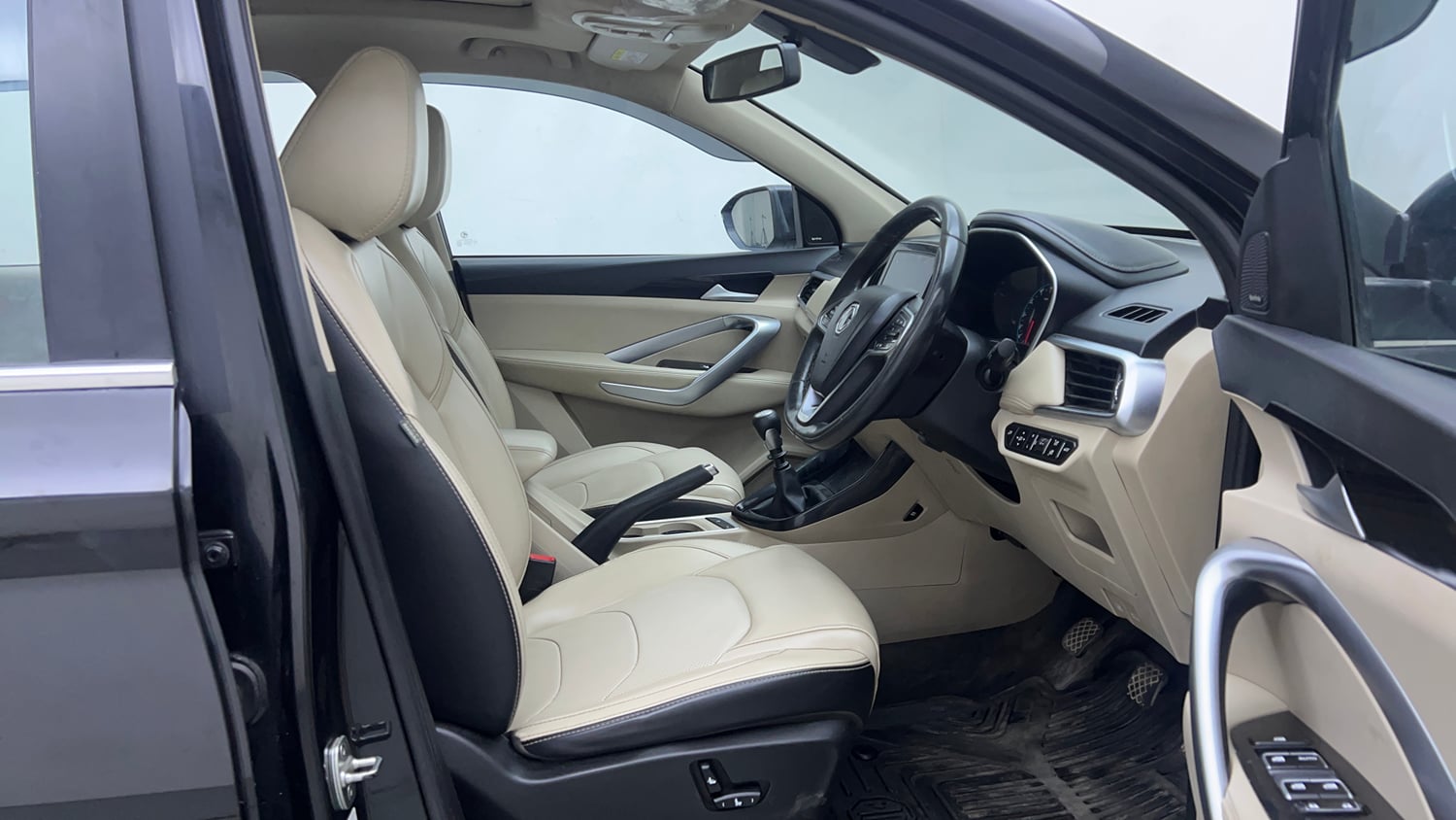 Used 2023 MG Motors Hector Sharp 2.0 Diesel Turbo MT Diesel Manual interior RIGHT SIDE FRONT DOOR CABIN VIEW