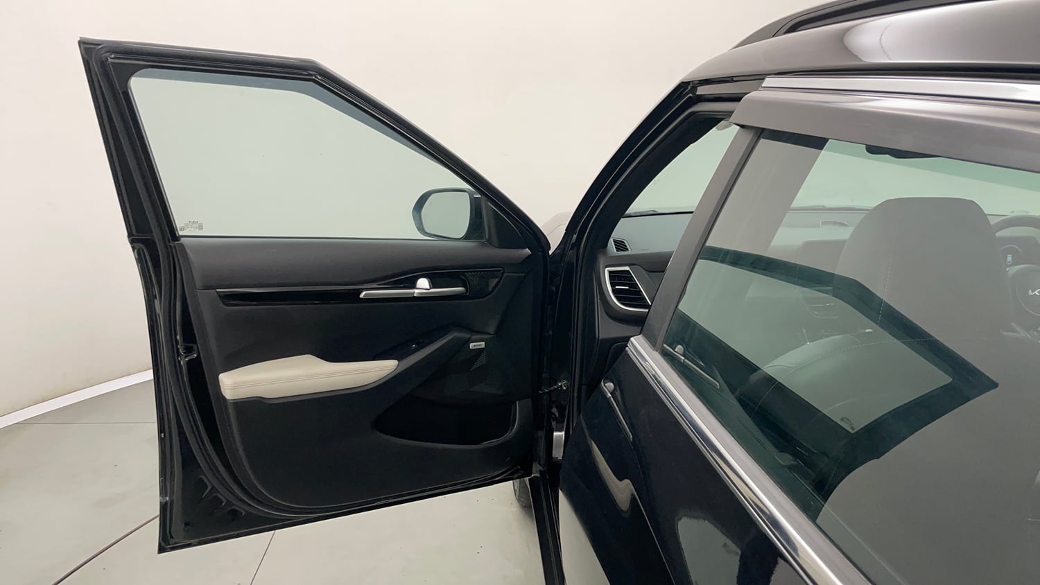 Used 2025 Kia Seltos GTX Plus 1.5 Diesel AT Diesel Automatic interior LEFT FRONT DOOR OPEN VIEW