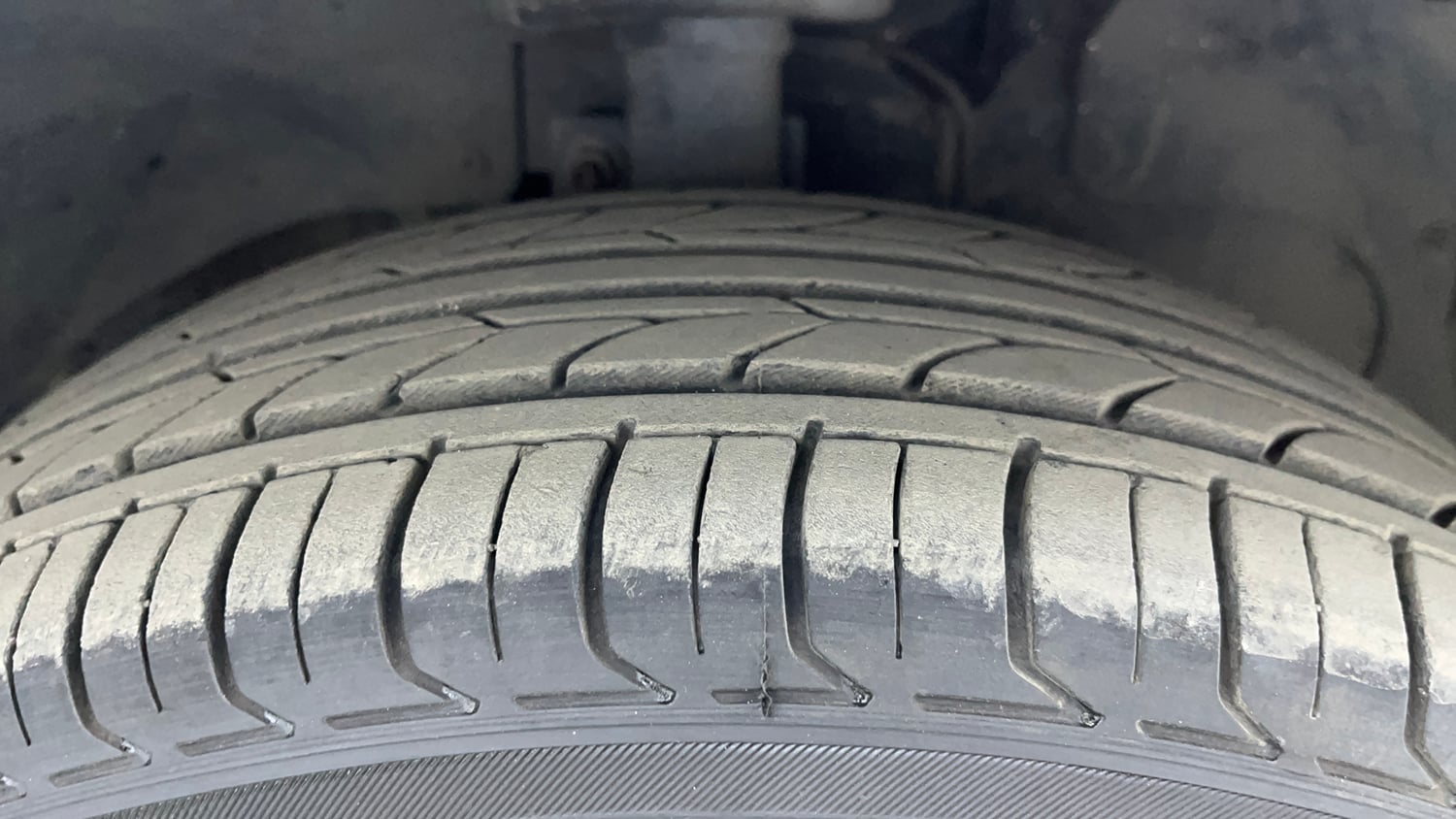 Used 2014 Ford Figo Duratorq Diesel EXI 1.4 Diesel Manual tyres RIGHT FRONT TYRE TREAD VIEW